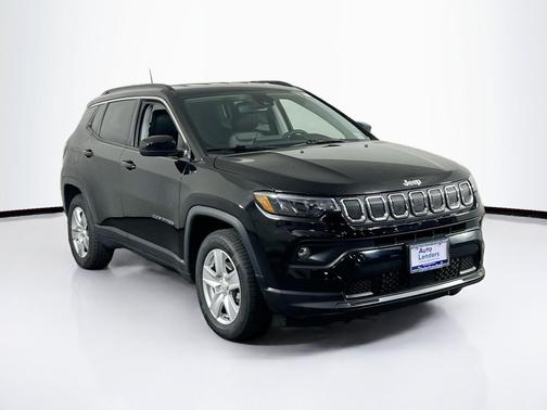 Diamond Black Crystal Pearlcoat 2022 Jeep Compass Latitude