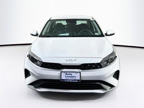 Snow White Pearl 2023 Kia Forte LXS