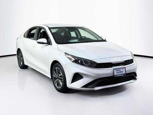 Snow White Pearl 2023 Kia Forte LXS
