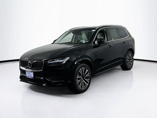2022 Volvo XC90 T6 Momentum