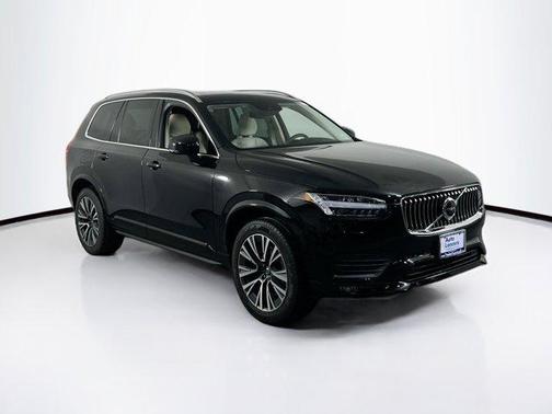 2022 Volvo XC90 T6 Momentum