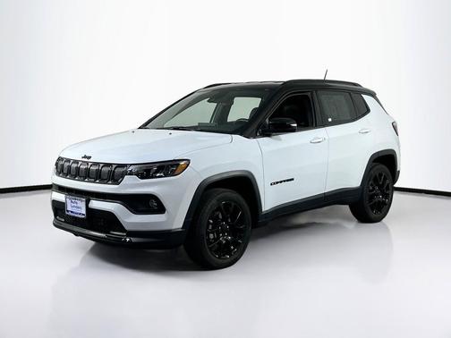 Bright White Clearcoat 2022 Jeep Compass Latitude