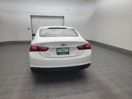 Summit White 2025 Chevrolet Malibu FWD 1LT