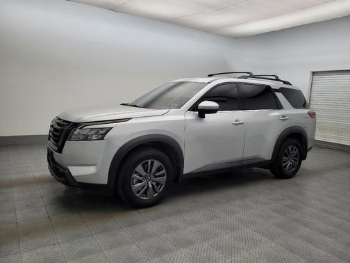 Brilliant Silver Metallic 2023 Nissan Pathfinder SV FWD