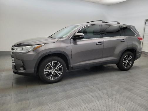Predawn Gray Mica 2019 Toyota Highlander LE