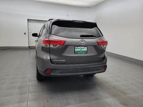 Predawn Gray Mica 2019 Toyota Highlander LE