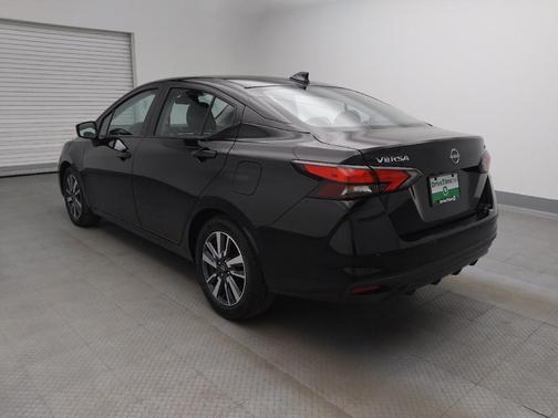 Super Black 2024 Nissan Versa 1.6 SV