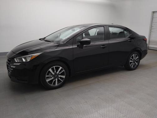 Super Black 2024 Nissan Versa 1.6 SV