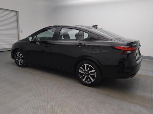 Super Black 2024 Nissan Versa 1.6 SV