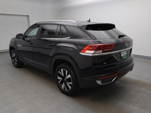Deep Black Pearl 2023 Volkswagen Atlas Cross Sport 2.0T SE