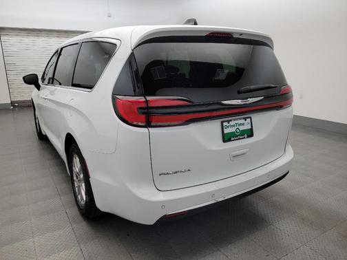 Bright White Clearcoat 2024 Chrysler Pacifica Touring