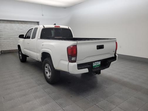 White 2022 Toyota Tacoma SR