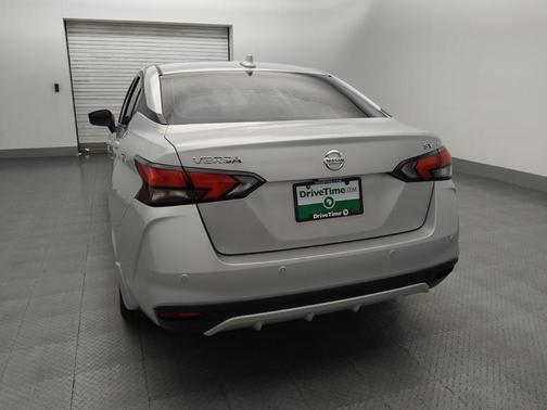 Brilliant Silver Metallic 2020 Nissan Versa 1.6 SV