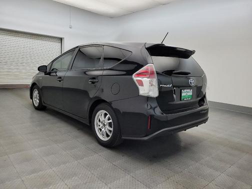 2017 Toyota Prius v Four