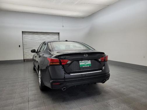 2023 Nissan Altima SR FWD