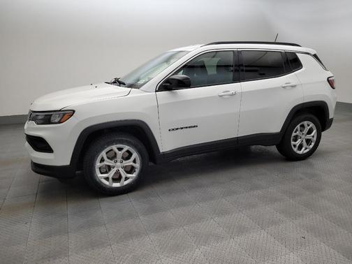 Bright White Clearcoat 2024 Jeep Compass Latitude