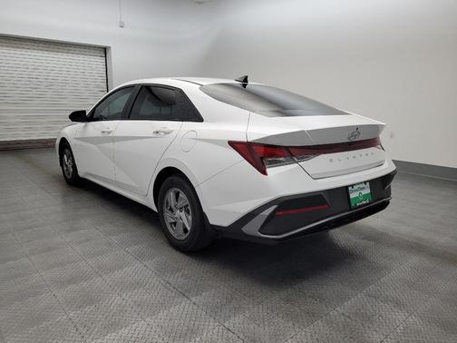 2024 Hyundai ELANTRA SE