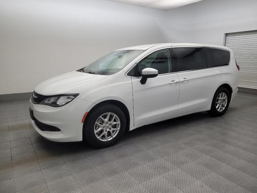 Bright White Clearcoat 2022 Chrysler Voyager LX