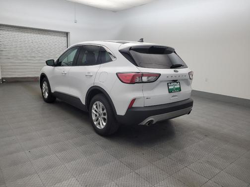 White 2022 Ford Escape SE