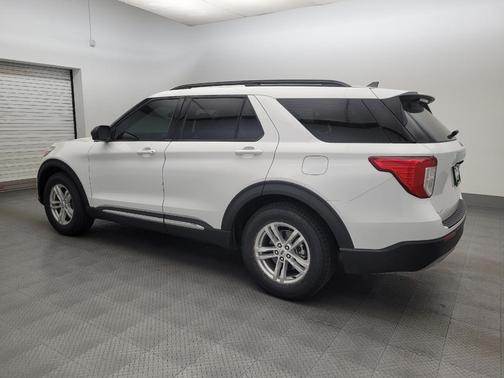 White 2023 Ford Explorer XLT