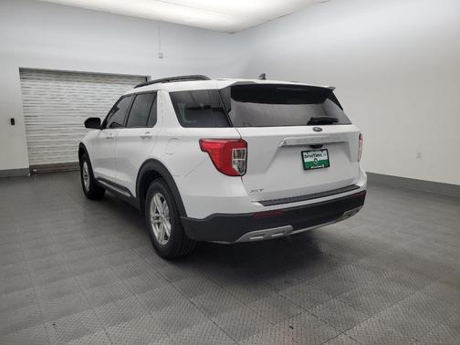 White 2023 Ford Explorer XLT