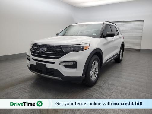 White 2023 Ford Explorer XLT