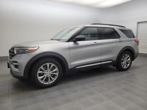 Iconic Silver Metallic 2020 Ford Explorer XLT