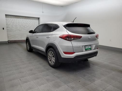 Chromium Silver 2016 Hyundai TUCSON SE
