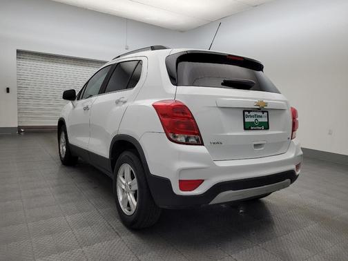 Summit White 2019 Chevrolet Trax LT