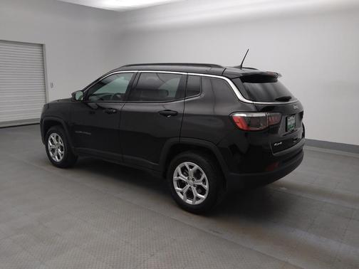 Diamond Black Crystal Pearlcoat 2024 Jeep Compass Latitude