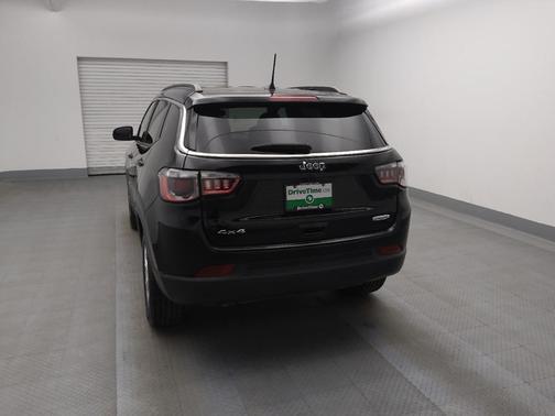 Diamond Black Crystal Pearlcoat 2024 Jeep Compass Latitude