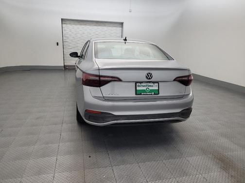 Gray 2022 Volkswagen Jetta 1.5T SE