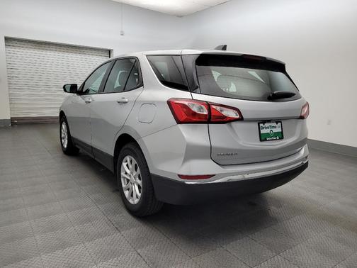 Silver Ice Metallic 2018 Chevrolet Equinox LS