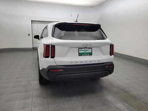 Glacial White Pearl 2022 Kia Sorento LX