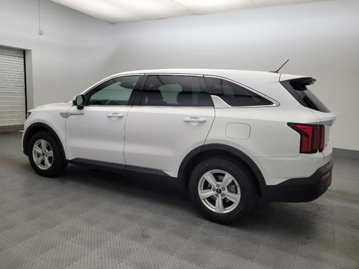 Glacial White Pearl 2022 Kia Sorento LX