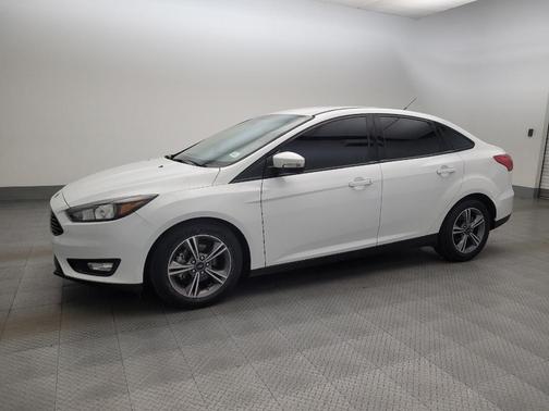 Oxford White 2018 Ford Focus SE