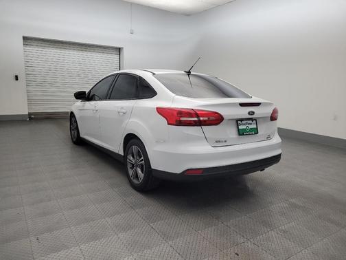 Oxford White 2018 Ford Focus SE
