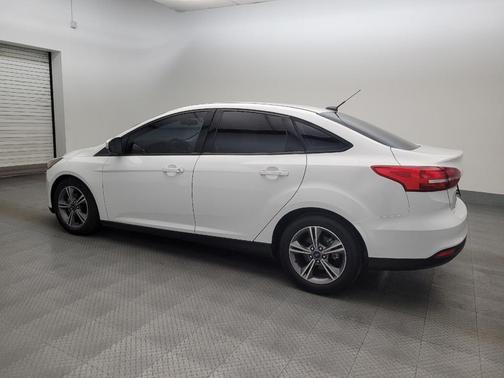 Oxford White 2018 Ford Focus SE