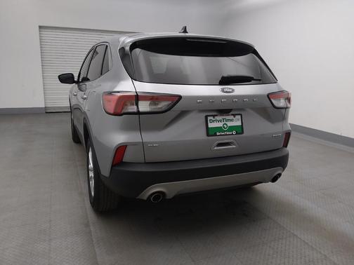 Iconic Silver Metallic 2021 Ford Escape SE