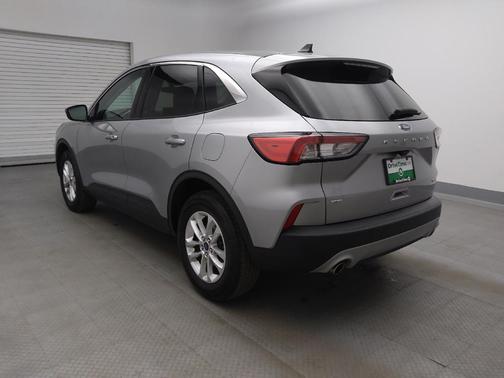 Iconic Silver Metallic 2021 Ford Escape SE