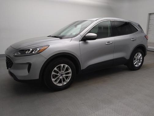 Iconic Silver Metallic 2021 Ford Escape SE