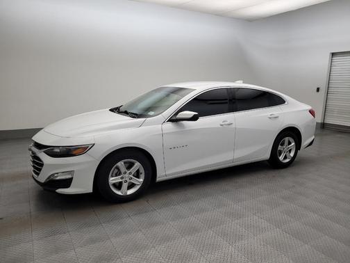 Summit White 2023 Chevrolet Malibu FWD 1LT