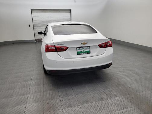Summit White 2023 Chevrolet Malibu FWD 1LT
