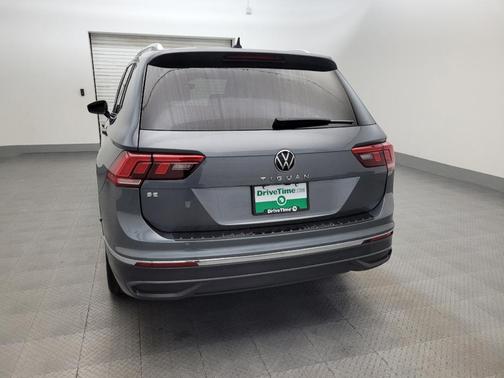 Platinum Gray Metallic 2023 Volkswagen Tiguan 2.0T SE