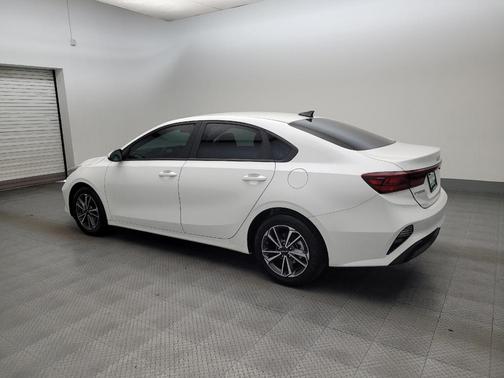 Snow White Pearl 2022 Kia Forte LXS