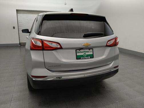 Silver Ice Metallic 2018 Chevrolet Equinox LS