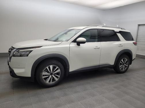 White 2022 Nissan Pathfinder SL 4WD