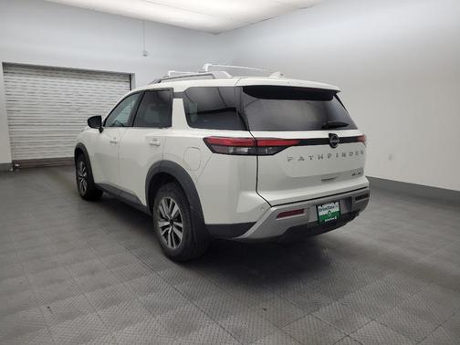 White 2022 Nissan Pathfinder SL 4WD