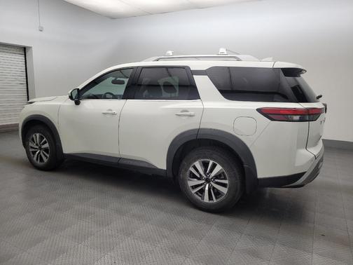 White 2022 Nissan Pathfinder SL 4WD
