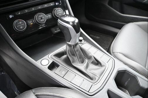 Platinum Gray Metallic 2023 Volkswagen Jetta 1.5T SE